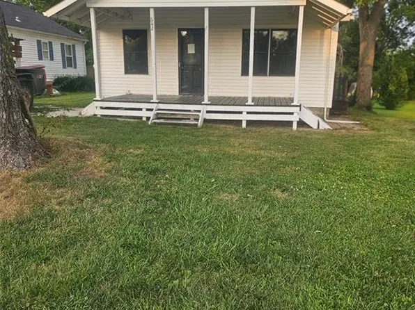 642 Clarksville Rd, Pittsfield, IL 62363