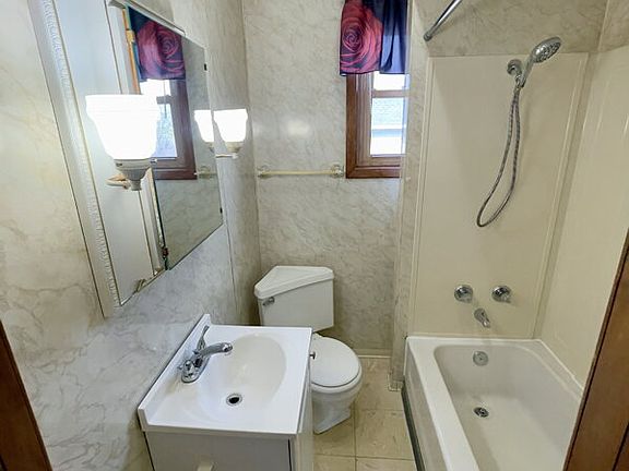 2nd image of 3021 Norman St