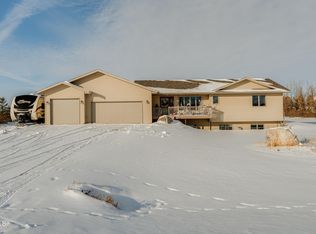 5900 Shoal Dr, Bismarck, ND 58503
