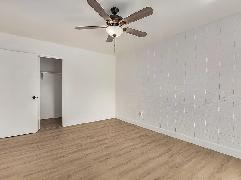 Madison Flats — Photo 14
