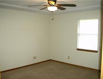 5th image of 1004 SW Shorthorn Dr