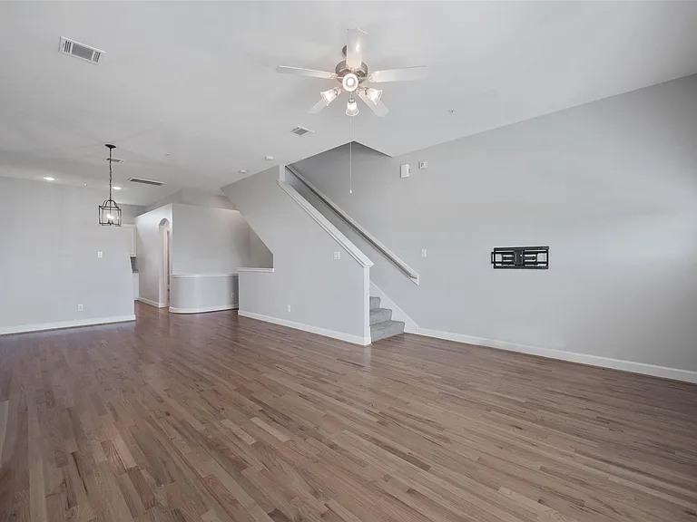 7650 Springhill St #603 — Photo 6