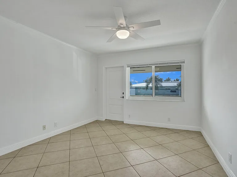2311 NE 36th St #2F — Photo 14