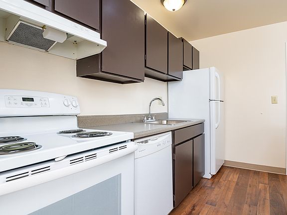 Raleigh Scholls Apartments ; Kitchen