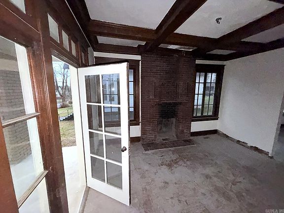 2nd image of 825 Poplar St