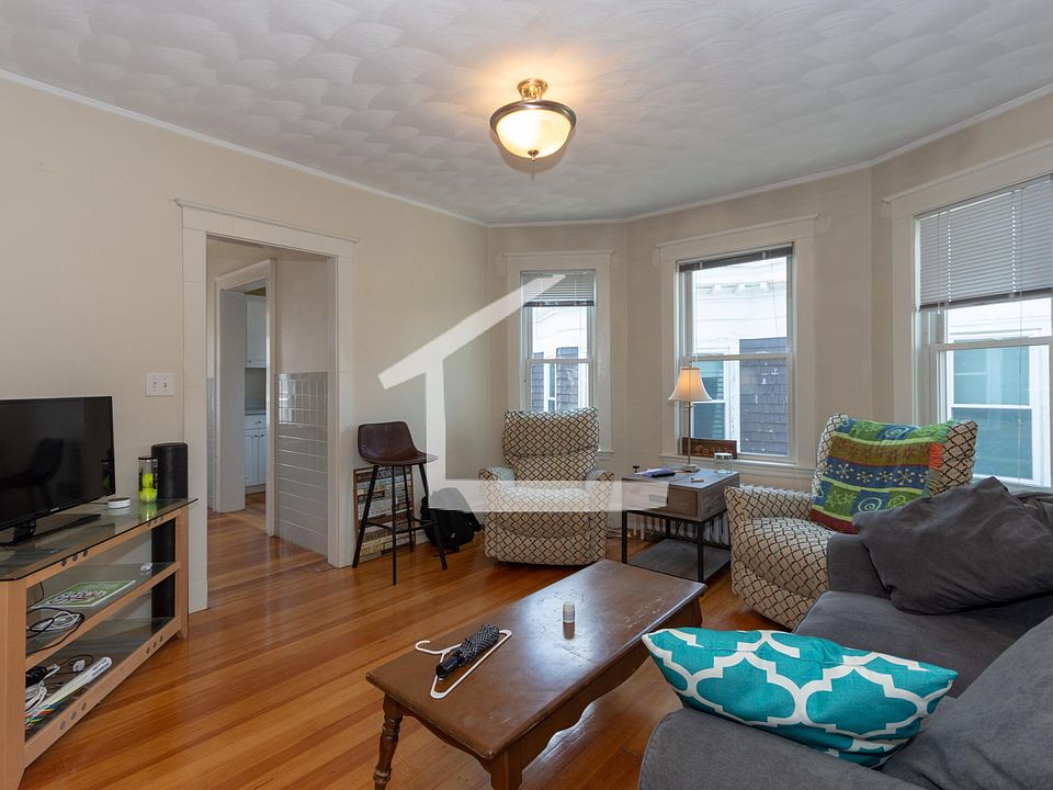 2nd image of 440 Washington St #3PB