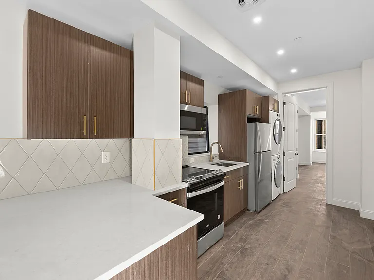 150 Calyer St #B2 — Photo 6