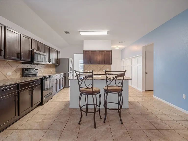 118 Leona River Trl — Photo 35