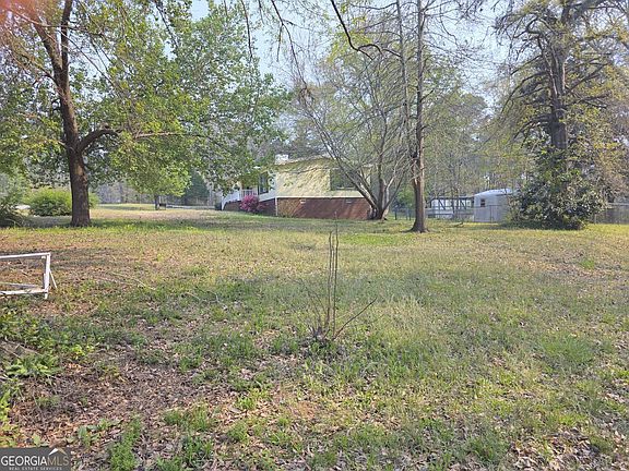 4th image of 15 Shady Ln