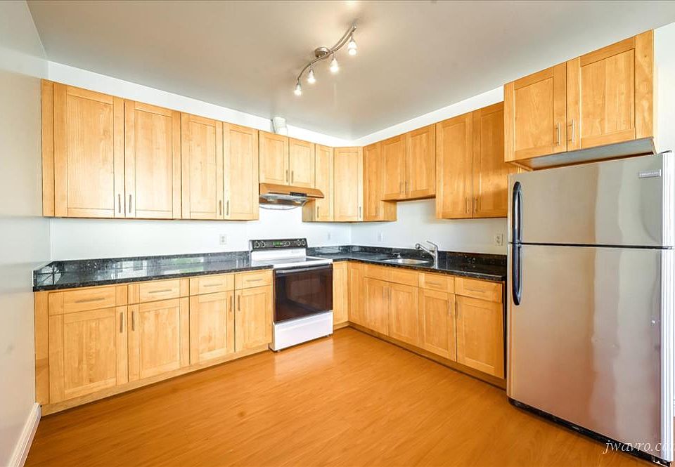 1st image of 926 De Haro St