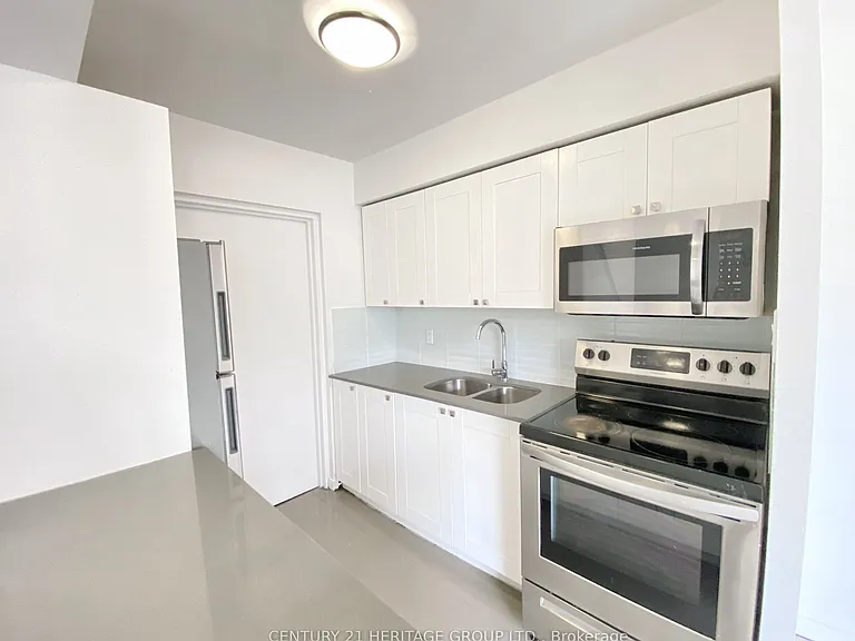 7555 Goreway Dr #5 — Photo 4