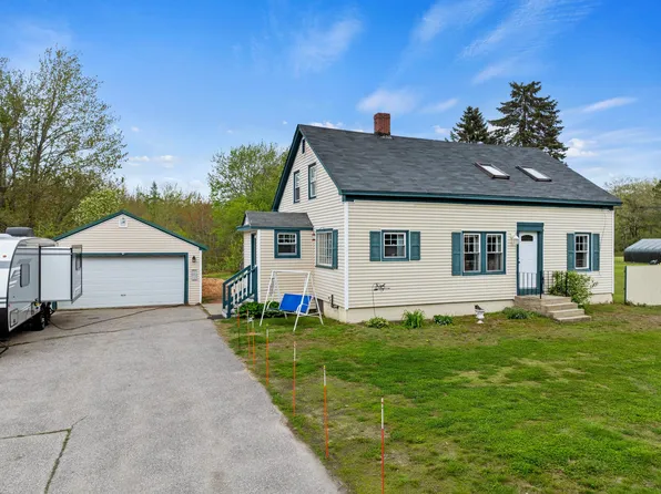 1090 New County Road, Dayton, ME 04005