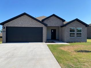 1032 Pebble Dr, Prairie Grove, AR 72753