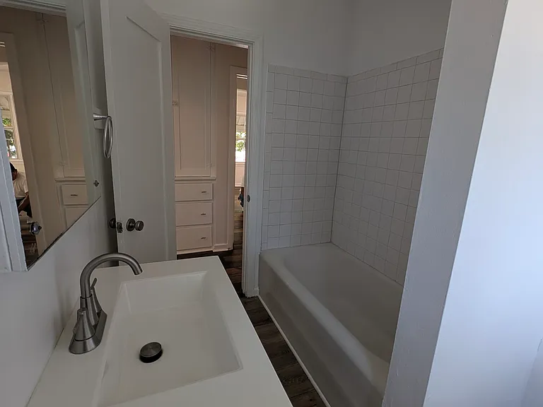 606 Milford St — Photo 5