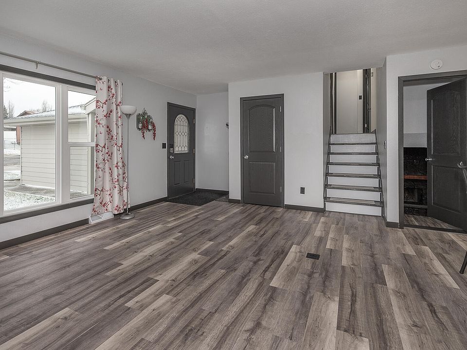 1579 W High St, Dickinson, ND 58601 Zillow