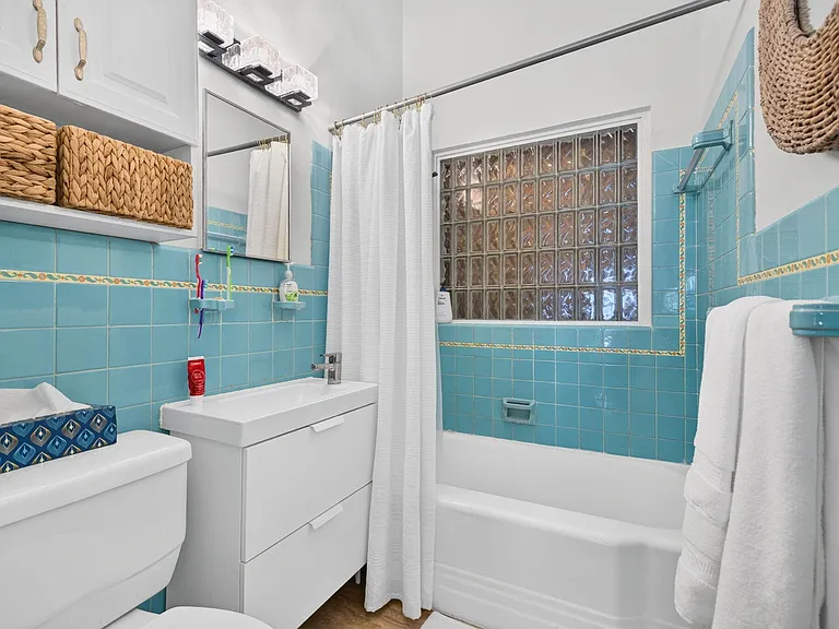 601 NE 14th Pl — Photo 23