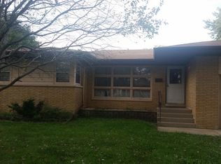 3302 S Manor Dr, Lansing, IL