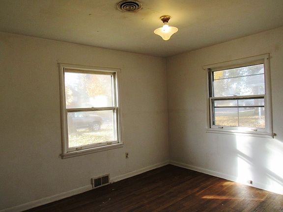 4th image of 1714 W Grace Ave