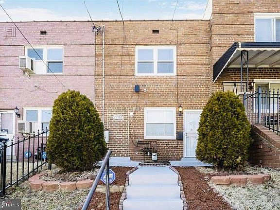 2nd image of 2206 15th St NE