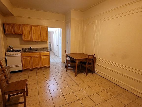 3rd image of 10 Bennett Ave #1A