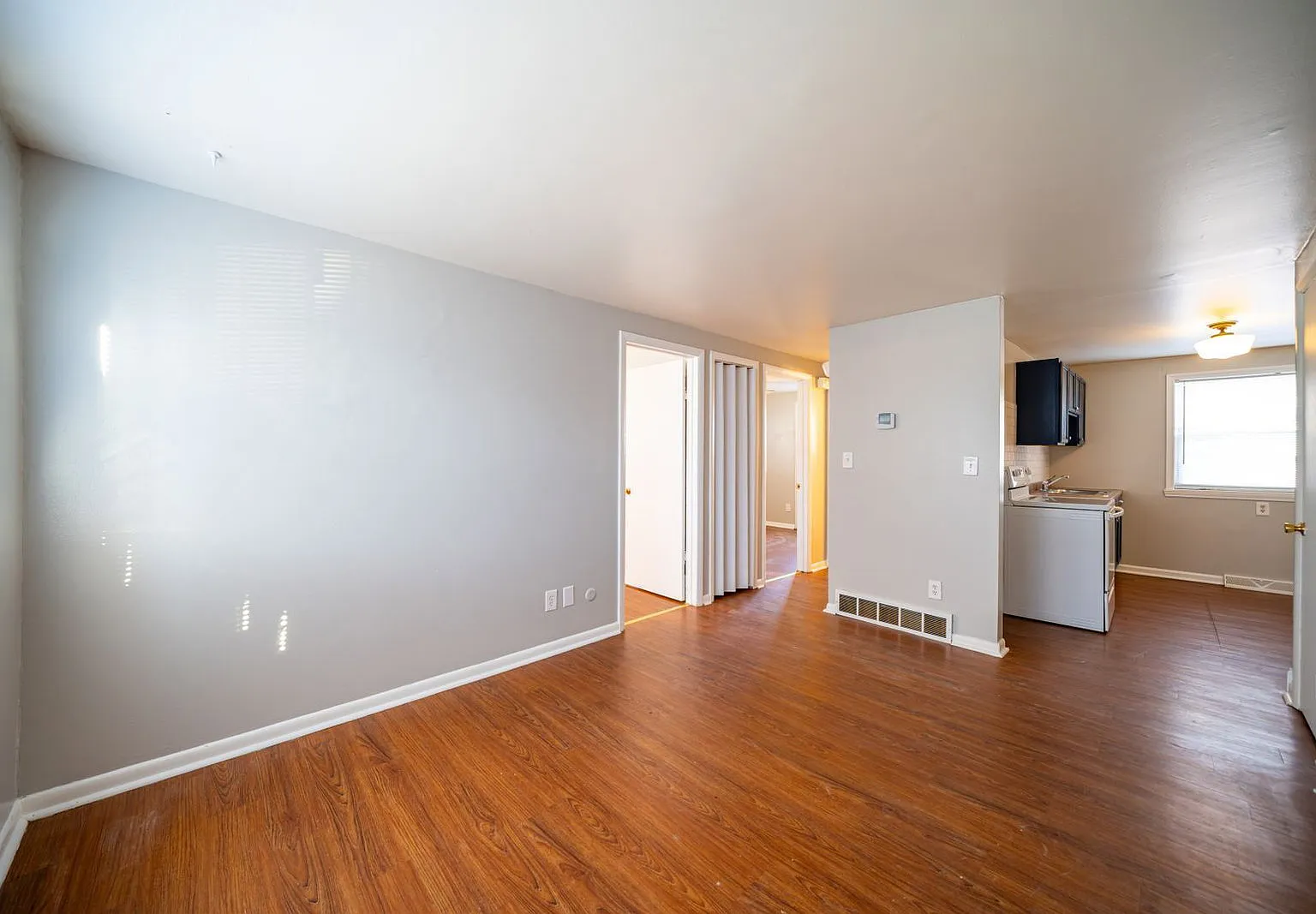 2 bed, 1.0 bath, $1,195 — Photo 3