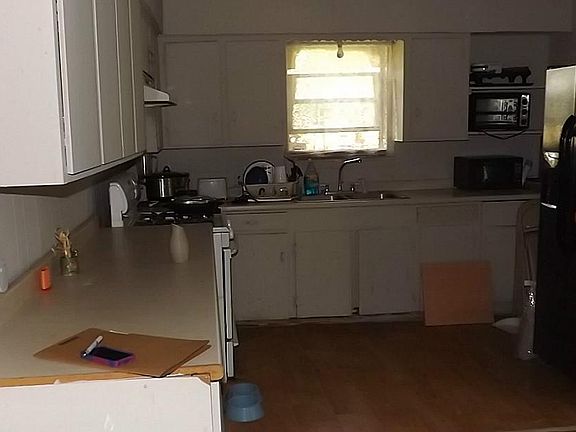 4th image of 307 Agnes St