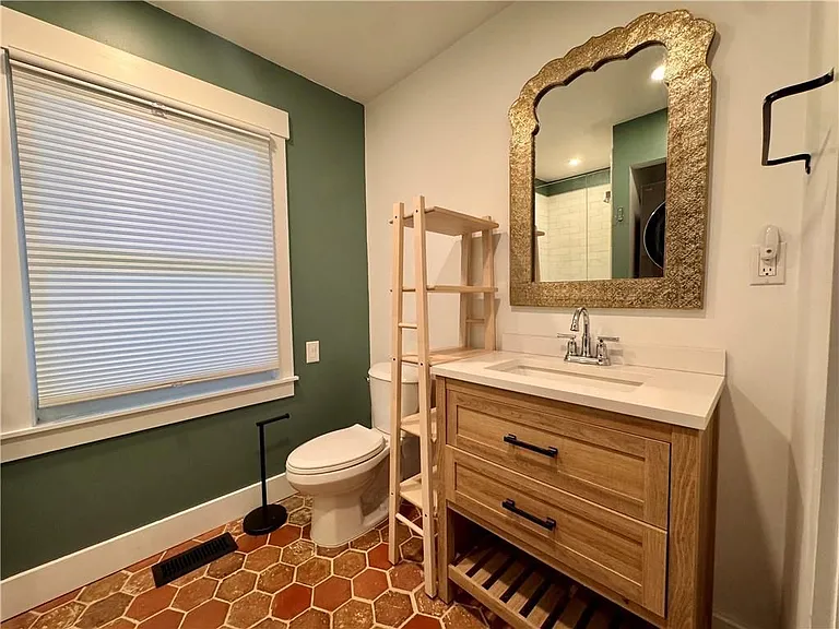 687 Brownwood Ave — Photo 17