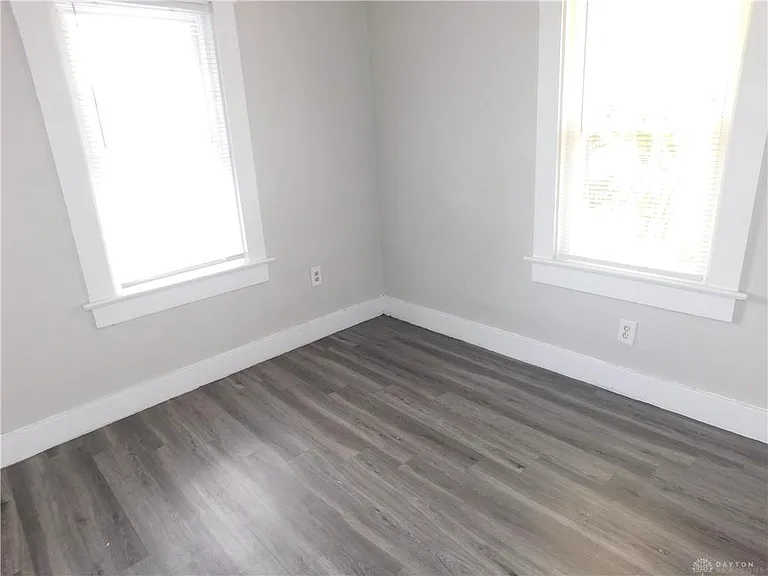 218 W Fairview Ave — Photo 9