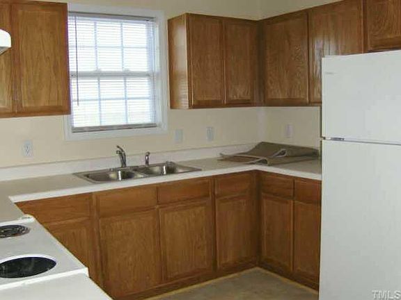 4th image of 42 N Sussex Dr
