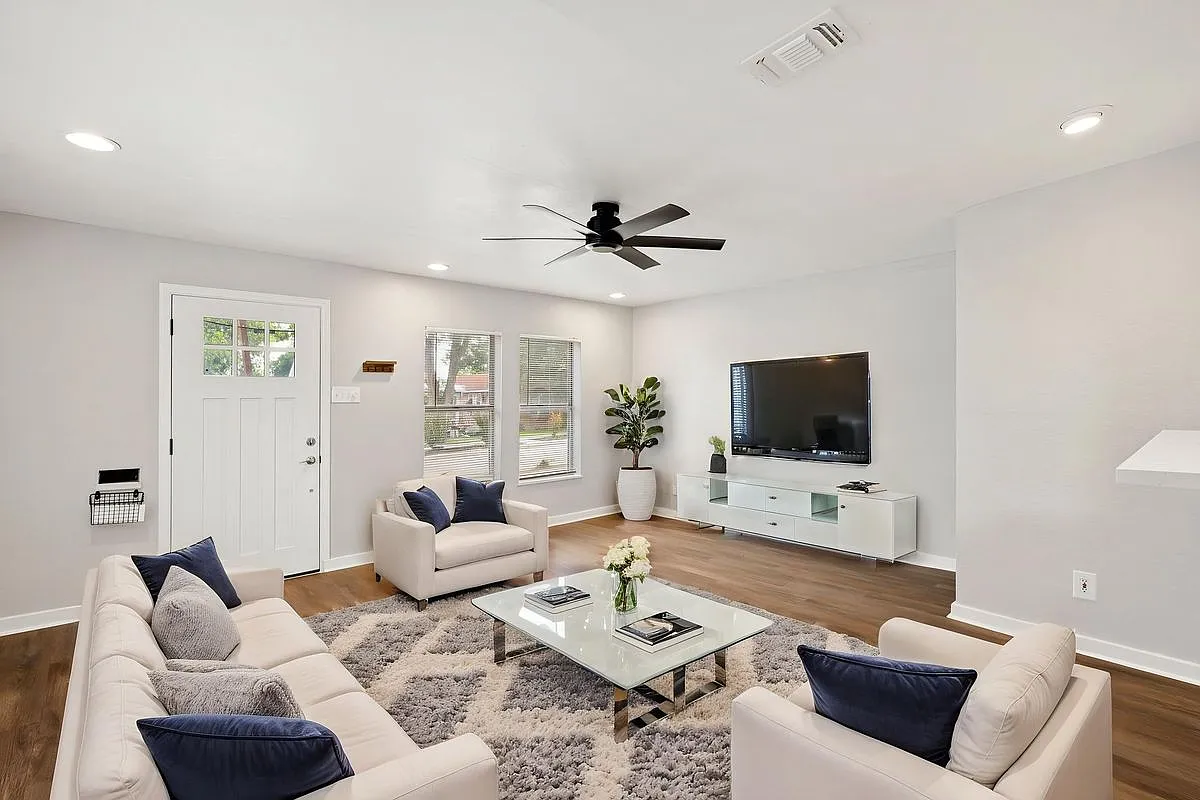 604 W Hollywood Ave — Photo 3