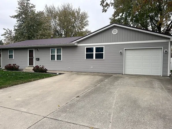 526 Forest Ln, Arthur, IL 61911