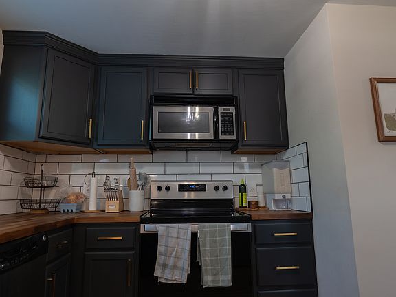 3rd image of 1419 Remount Rd #A