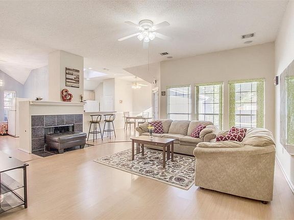 5th image of 3821 Rolling Hills Dr