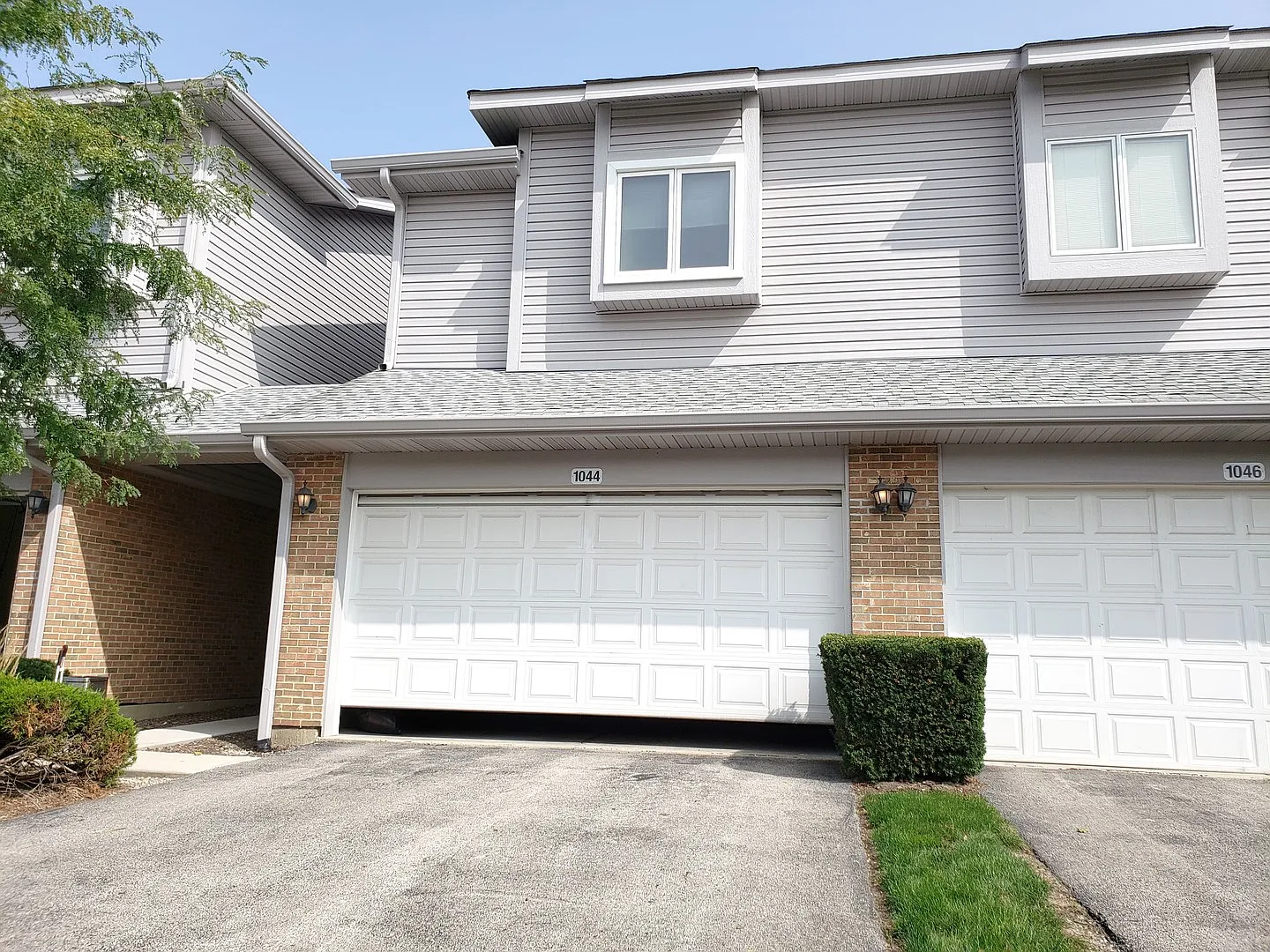 1044 Arbor Ct photo 1