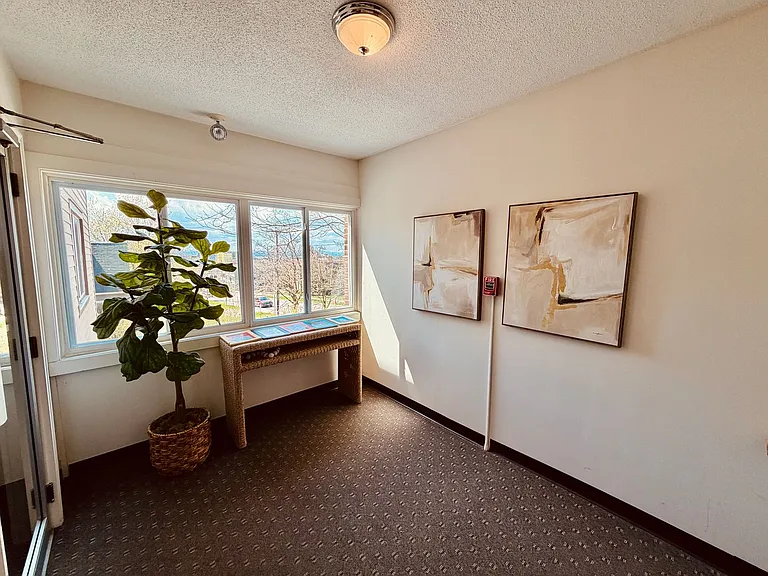 383 College Street — Photo 8