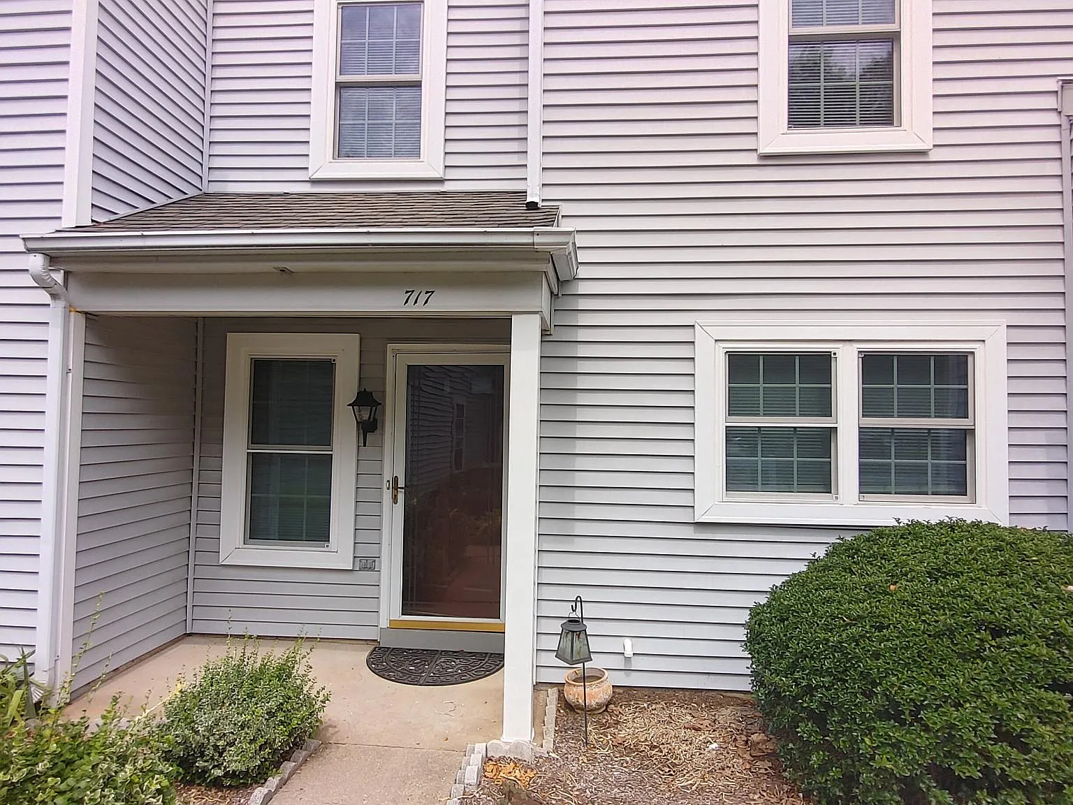 2 bed, 1.5 bath, 1208 sqft, $1,800 — Photo 3
