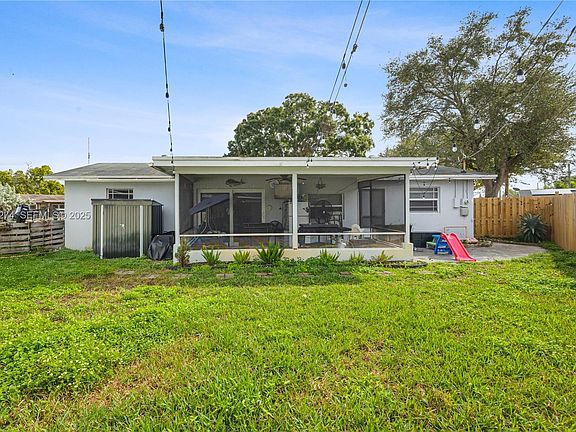 4th image of 11301 NW 32nd Pl