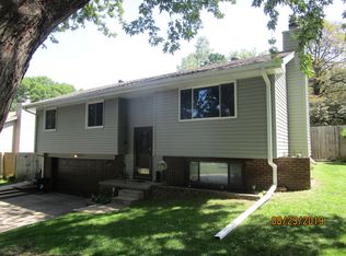 817 Willow Ave, Bellevue, NE 68005