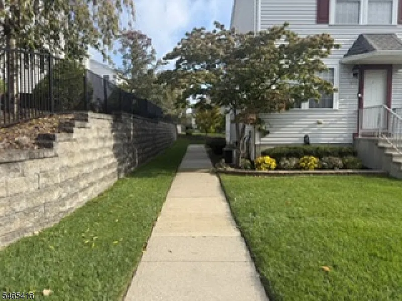 1 bed, 1.5 bath, $2,000 — Photo 3