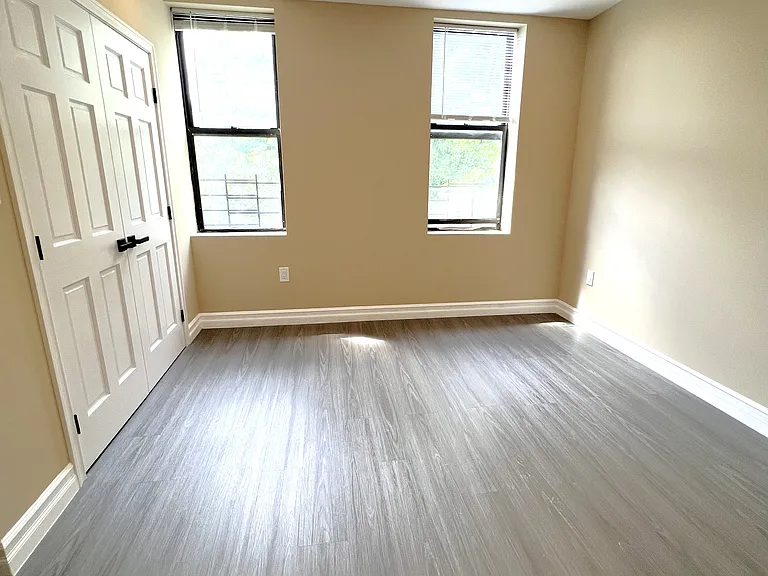 34-35 42nd St #3L — Photo 4