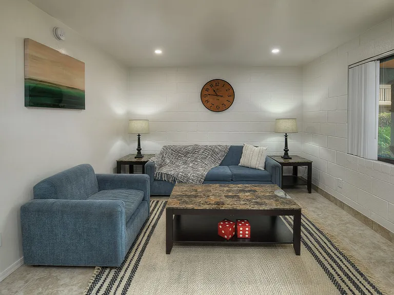 University Fremont Apartments — Photo 15