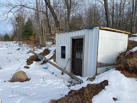 4th image of 5955 Brown Rd