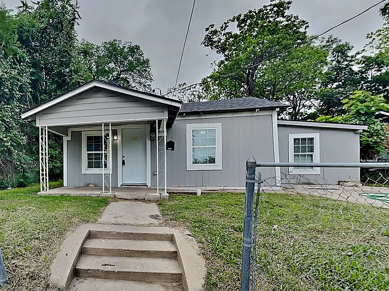 2639 Ghent St — Photo 1