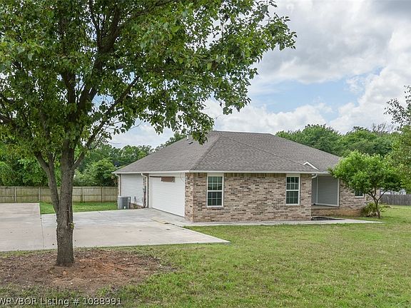 2nd image of 102 Leann Blvd