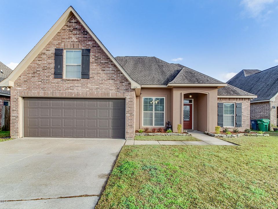 1st image of 104 Quiet Bluff Dr
