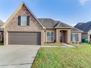 104 Quiet Bluff Dr, Youngsville, LA 70592