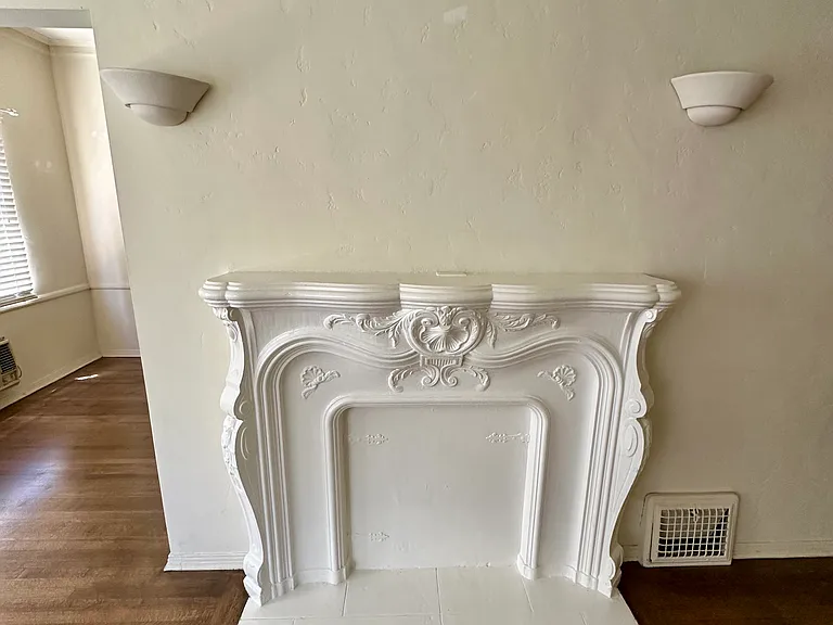 1623 Hillhurst Ave — Photo 3