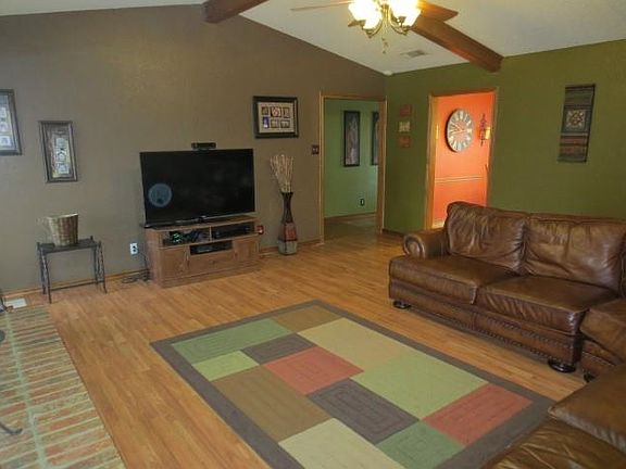 5th image of 408 Village Ln