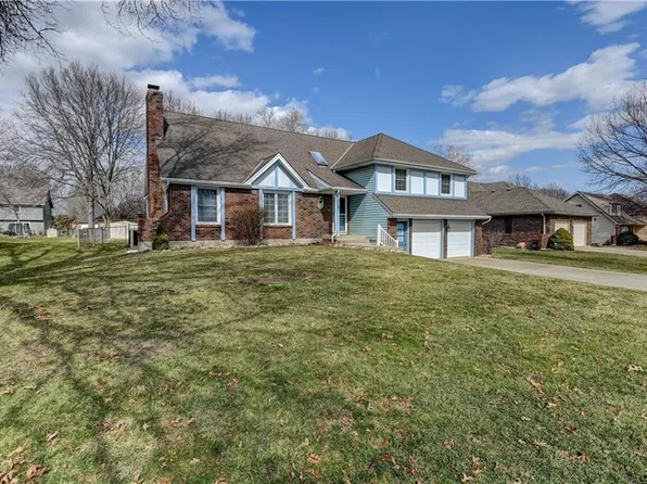 1018 SE 4th Ter, Lees Summit, MO 64063