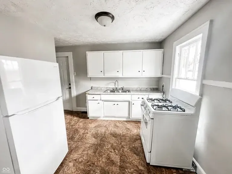 2626 Morton St — Photo 4